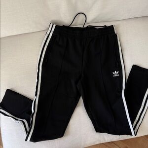 Adidas | Black Joggers with zip pockets and hem | Trefoil